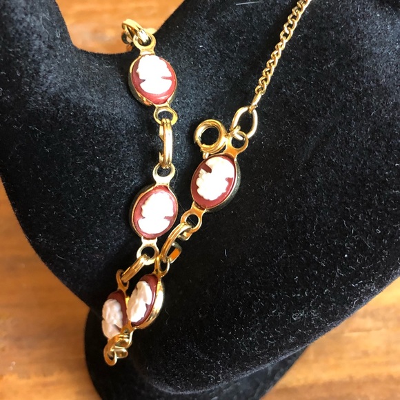 Vintage Cameo Goldtone Bracelet - Picture 7 of 9